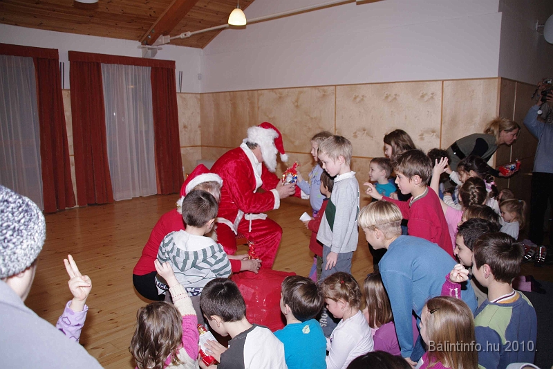 erdelyiegyesulet_mikulas_2010_035.jpg