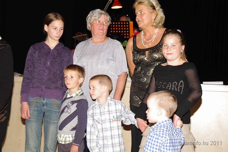 torokbalint_nyugdijasklub_anyaknapja_2011_017.jpg