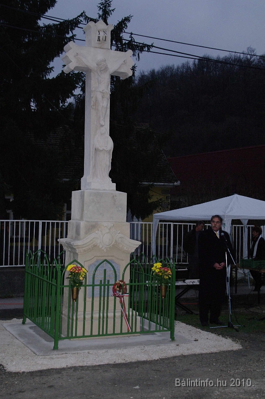 Kereszt_ujraszentelese_munkacsy_mihaly_u_2010_002.jpg