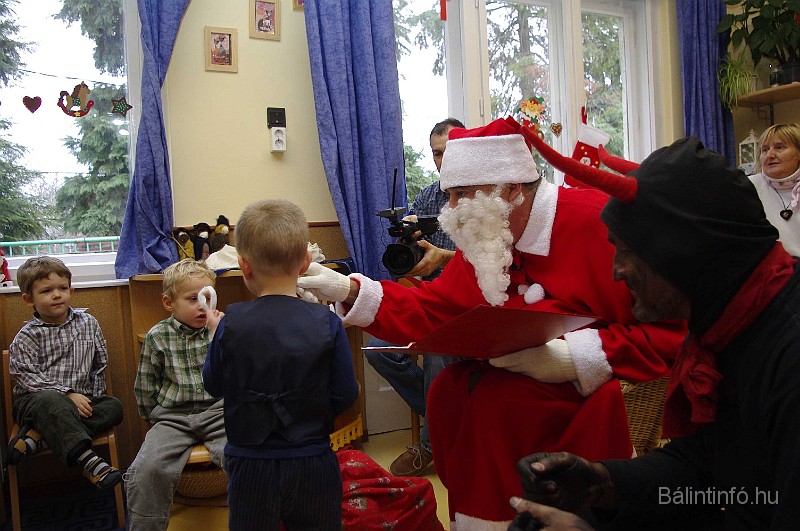 mikulas_csupasziv_2008_118.jpg