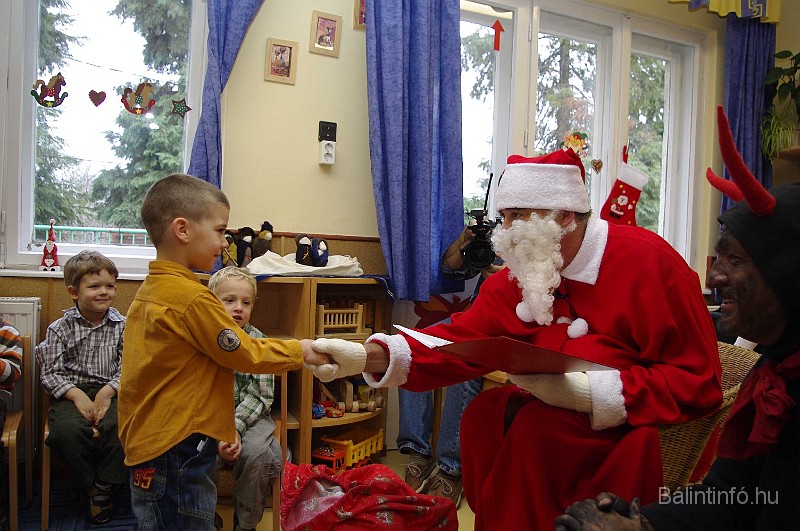 mikulas_csupasziv_2008_122.jpg